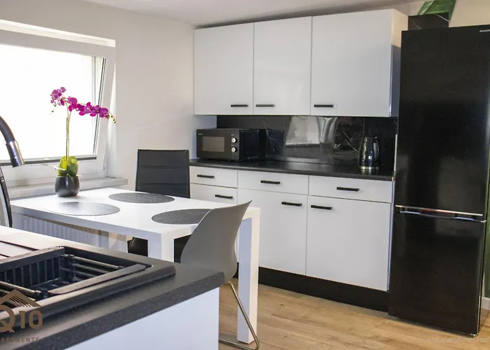 Q 10 Apartments, Czarna Perla